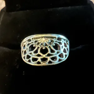 Women’s Stainless Steel Silver Unique Design Ring Size 7 thumbnail 2