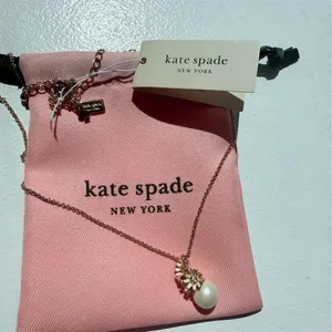 Kate Spade Disney collab Necklace Gold Daisy Flower Faux Pearl Drop Pendant gift thumbnail 1