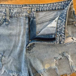 Forever 21 High-Waisted Distressed Denim Cut-Off Shorts Light Wash, Waist 33" thumbnail 3