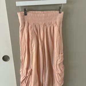 Aerie High Waisted Wide Leg Cargo Pants in Light Pink Size Women’s XS Regular thumbnail 5