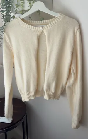 H&M Cream cardigan with buttons thumbnail 1