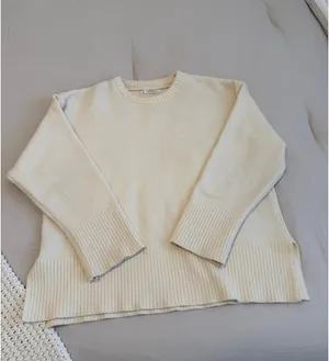 Off white oversized sweater  thumbnail 6