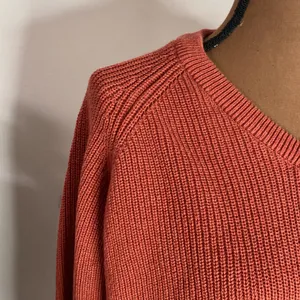 Paul James cotton ribbed v-neck sweater in rust hue size S thumbnail 7