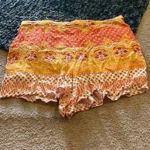 ‎Mink pink large casual shorts thumbnail 2