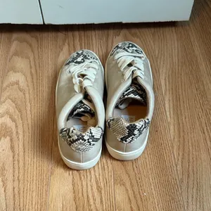 White Raven Womens Beige Snakeskin Print Low Top Lace Up Sneakers Size 6‎ thumbnail 3