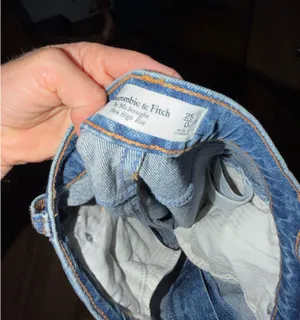 Abercrombie 90s High-Rise Straight Jeans thumbnail 2