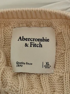 Abercrombie & Fitch Cable Knit Sweater Vest in Beige thumbnail 4