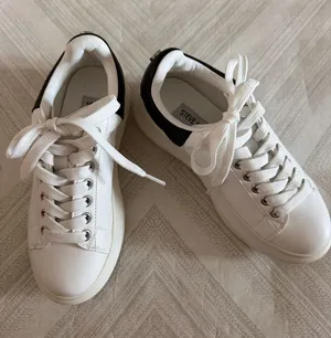 Steve Madden Frosted Sneakers White Multi Black Heel Leather Lace-Up Size 5 thumbnail 1