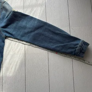 Iris Basic Distressed Fringe Hem Denim Jacket Small thumbnail 10