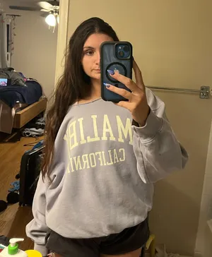 Malibu Brandy Melville Crewneck Oversized thumbnail 1