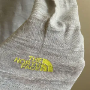 The North Face gray white long sleeve top‎ thumbnail 8