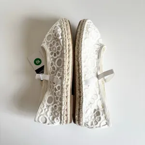 Universal Threads Celia White Floral Lace Mary Jane Espadrille Flats Women’s 10 thumbnail 6