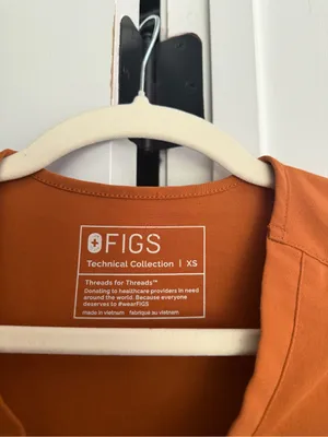 Figs scrub top‎ short sleeve v neck Atlantic Fall orange thumbnail 2