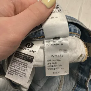 Levi’s 501 Blue Jeans Size 26 thumbnail 5