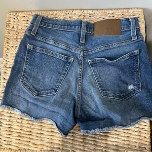 J.Crew Mercantile Jean‎ Shorts 25 Blue Cuttoff Mid Rise Wash Denim Women’s thumbnail 2
