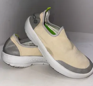 Oofos Oomg eeZee Low Shoes White Loafers Recovery Slip On Women's Size 8.5 thumbnail 1