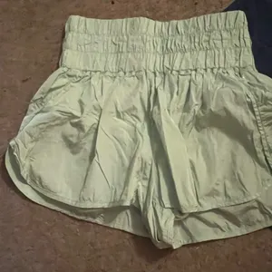 Free‎ people movement green shorts L thumbnail 1