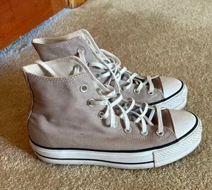 High-Top Converse Chuck Taylor thumbnail 1