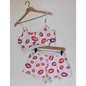 NEW!! HOT LIPS‎ Lipstick Kiss Cropped Loungewear Two Piece Set Top Shorts Large thumbnail 2
