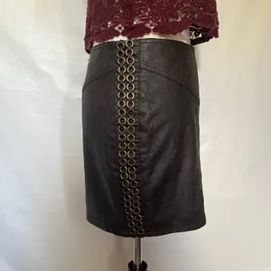 Y2K Andrew Charles Faux Leather Mini Skirt 26 Grunge Punk Brass Chain Festival thumbnail 2