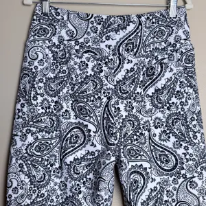 G GRADUAL Biker Shorts Women Large Black Paisley Pockets Yoga Activewear Workout thumbnail 3