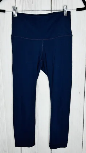 Yogalicious Women's Crop Leggings Navy Blue Sz XS (23 x 21) thumbnail 1