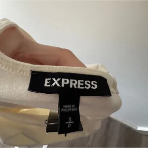NEW!!‎ Express Cream White One Shoulder Bodysuit thumbnail 4