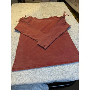 Poof Womens Long Sleeve Tie Shoulder Washed Red Casual Top‎ medium NWT thumbnail 3