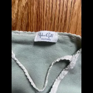 brandy melville/john galt sage green amara lace tank top thumbnail 2