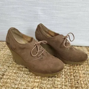 X Appeal Merrit Womens Bootie Size 7 Tan Suede Almond Toe Lace Up Wedge thumbnail 2