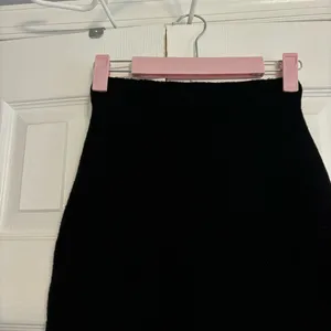Aritzia Babaton Merino Wool Johan Skirt Black thumbnail 8
