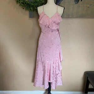 NWOT Lulus Exquisite Presence Blush Floral Jacquard High-Low Wrap Dress thumbnail 3