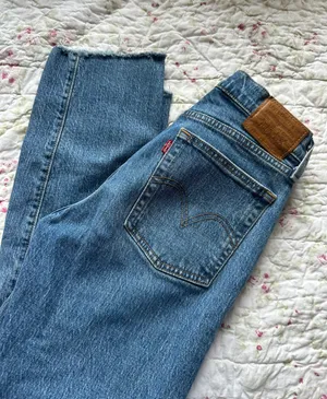 Levi's 501 Straight Jeans thumbnail 2