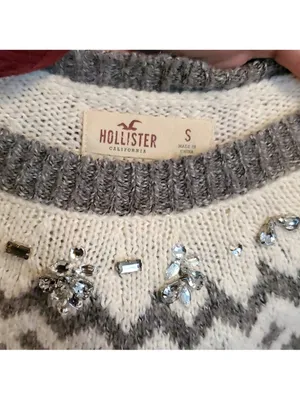 The HOLLISTER Nordic Fair Isle Rhinestone Crewneck Sweater in size S thumbnail 7