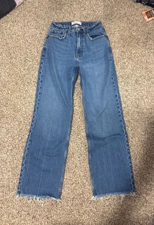 Abercrombie High-Rise Jeans Curve Love thumbnail 1