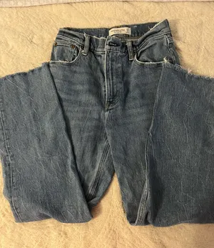 Abercrombie jeans thumbnail 1