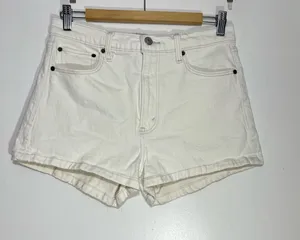 Abercrombie & Fitch White denim the mom short High-Rise size 6 thumbnail 1