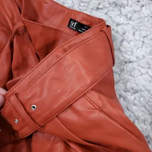 READ Zara Faux Leather Pleated High Rise Belted Shorts Orange XS trf Collection thumbnail 13
