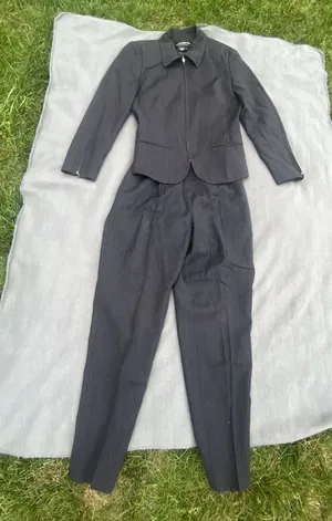 Liz Claiborne Collection Vintage 100% Wool Charcoal Grey Pant Suit Zip Jacket Si thumbnail 3