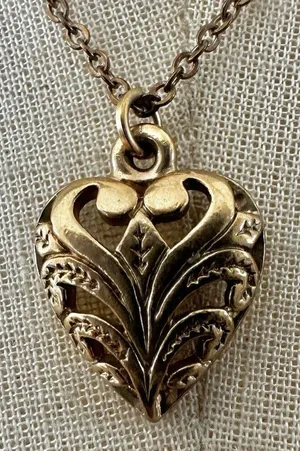 Gold tone ornate heart pendant necklace thumbnail 1