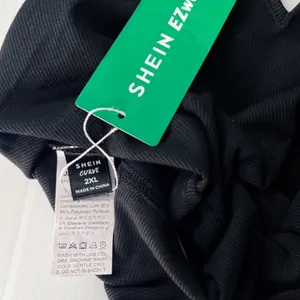 SHEIN Elegant Black Strappy Tank Top thumbnail 3