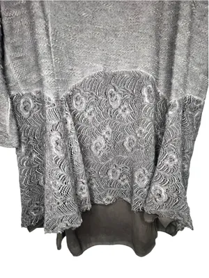 Gimmicks By BKE Grey Lace Boho High Low Tunic 3/4 Sleeve Top With Layered Hem thumbnail 2