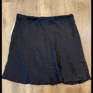 NWT Anthropologie Black Satin Mini Skirt Small thumbnail 4