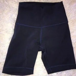 Lululemon Wunder Train Short 6” thumbnail 1