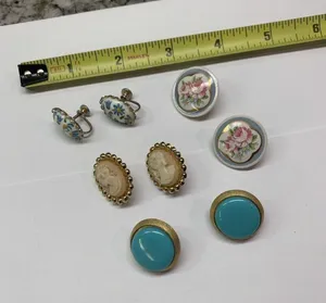 Lot Of 4 Pretty Vintage - Modern Clip On Screw On Costume Earrings thumbnail 7
