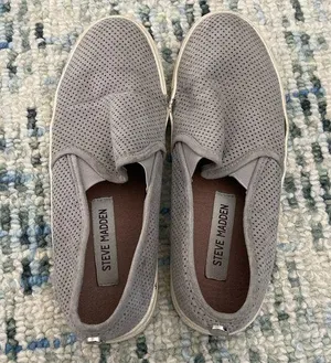 Worn down Steve Madden shoes thumbnail 1