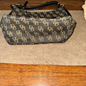 Dooney & Bourke Y2K Black and Tan Monogram Shoulder Bag thumbnail 9