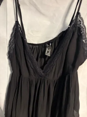 FOREVER 21 Black Lace Trim V-Neck Spaghetti Strap Camisole Tank Sleeveless M thumbnail 2
