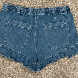 American Eagle Outfitters Women's Ruffle Denim Shorts thumbnail 6