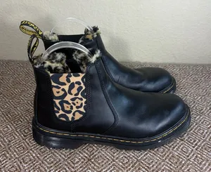 Dr. Martens Air Wair Boots Sz 6l Black Leather W/ Faux Leopard Fur Lining Grunge thumbnail 1